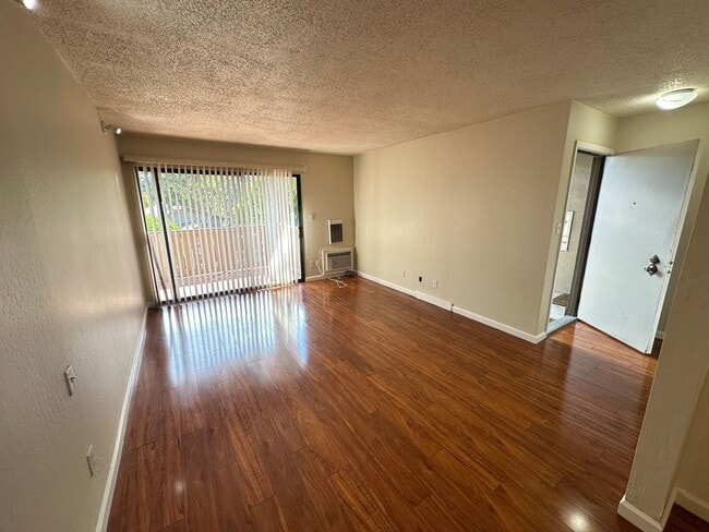 Building Photo - 1 Bed 1 Bath Condo In Walnut Creek
