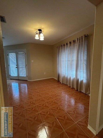 Foto del edificio - 944 Alta Mesa Blvd