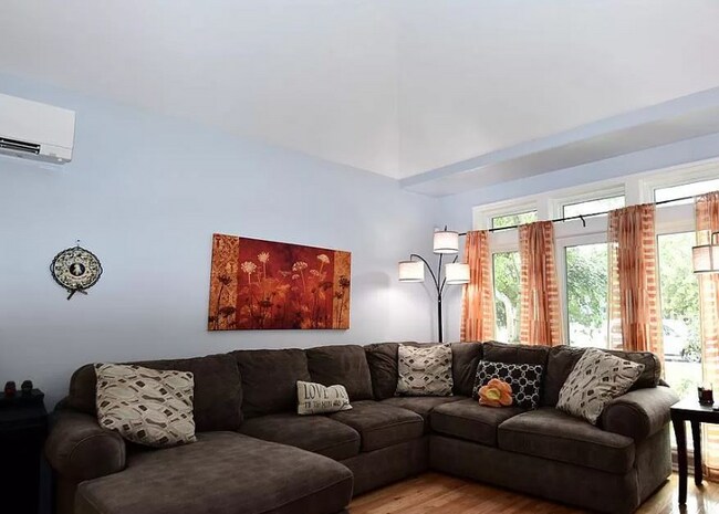 Building Photo - 2755 Desert Dr