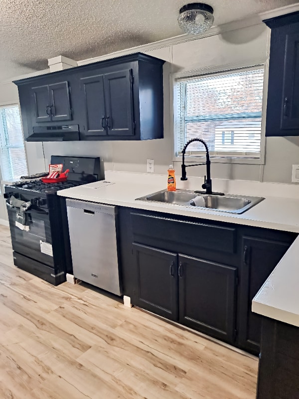 Building Photo - 17 Deerwood Park