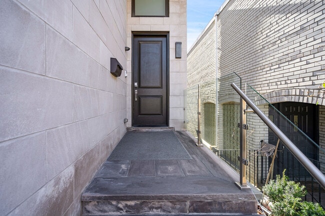 Photo du bâtiment - 209B Glengarry Ave