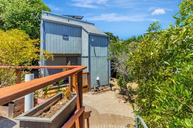 Building Photo - 21 San Benito Rd