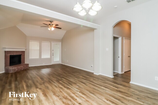 Building Photo - 1124 Manhassett Ct