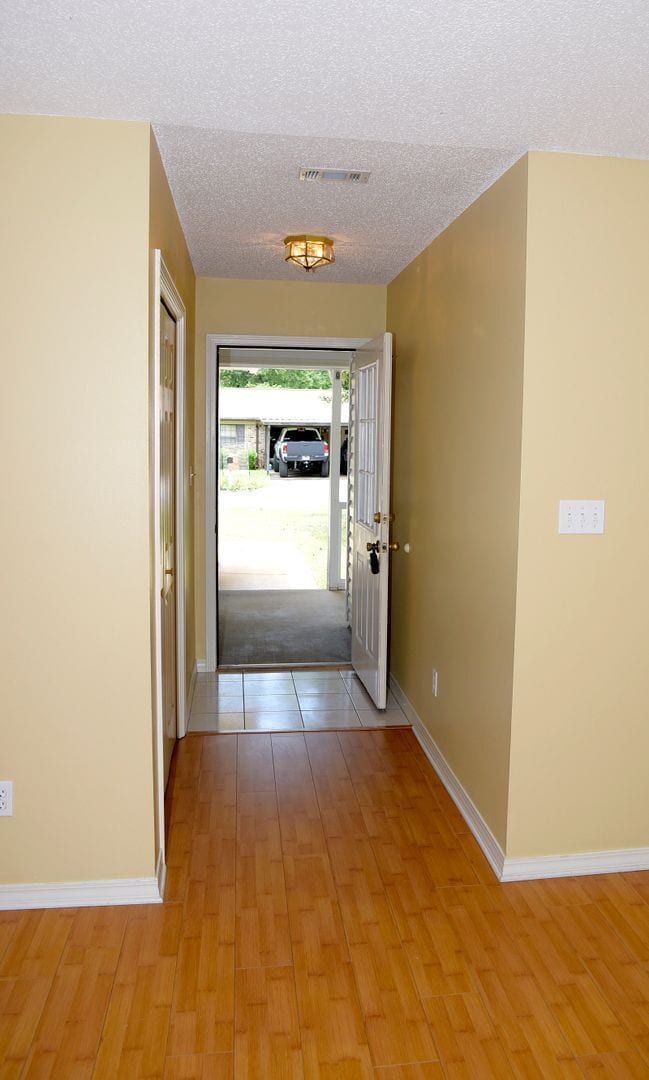 Building Photo - Central 3 Bedroom in Niceville!