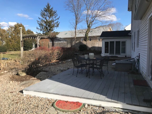 Outdoor Deck - 10 Oliver St