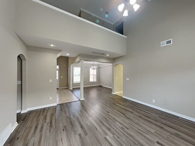 Foto del edificio - 8165 Fallen Bridge Ln