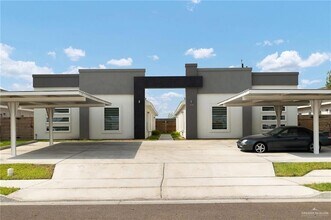 Building Photo - 308 W Campeche Ave