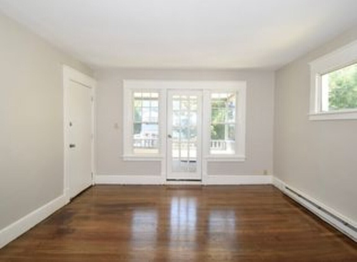 Building Photo - 30 Sachem St
