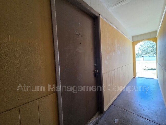 Foto del edificio - 423 Duchess Ct