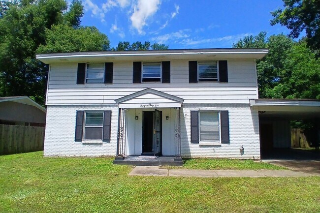 Building Photo - Large, Newly Rehabbed Home in Raleigh
