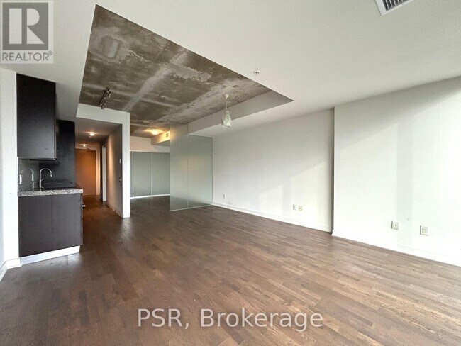 Building Photo - 629 King St W