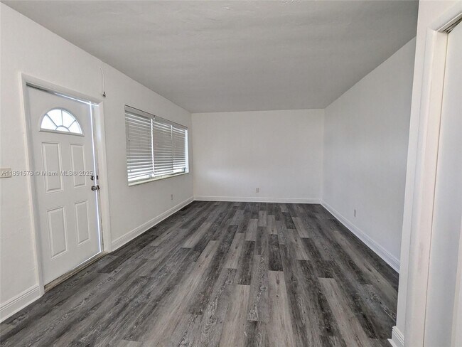 Building Photo - 7805 Crespi Blvd