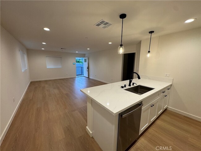 Foto del edificio - 15238 Kingsbury St