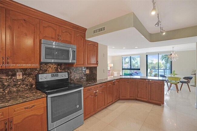 Foto del edificio - 9800 W Bay Harbor Dr