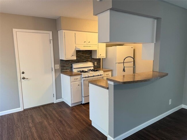 Foto del edificio - 5202 Provencial Dr