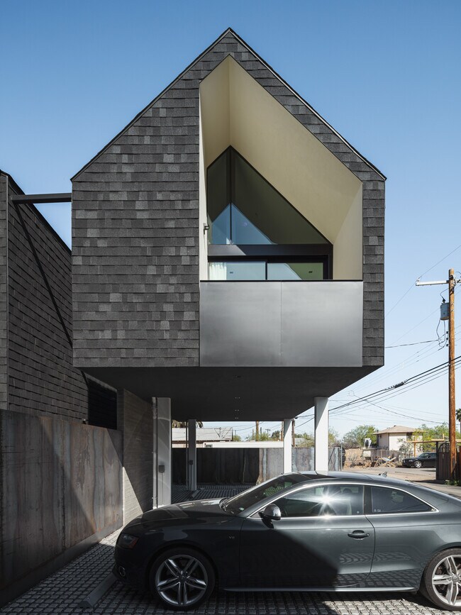 Building Photo - 513 N 10th St