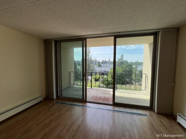 Foto del edificio - 1 br/1 bath condo with w&amp;d, garage/sto...