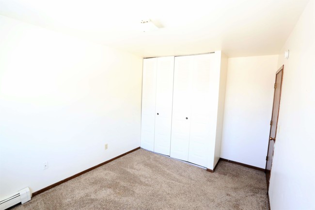 Building Photo - Markham Townhome Apartments