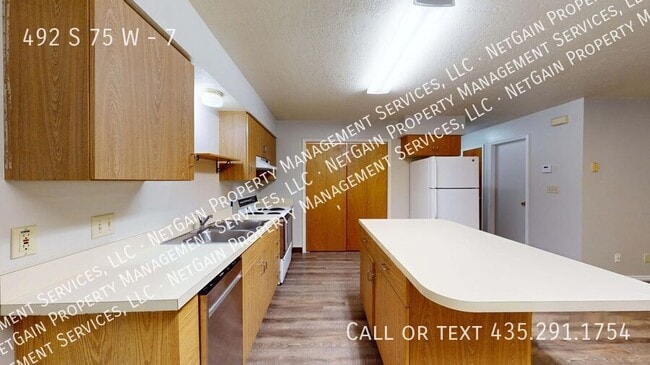 Building Photo - 492 S 75 W