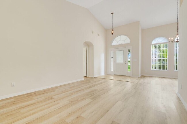 Foto del edificio - 12900 Cloverdale Ln