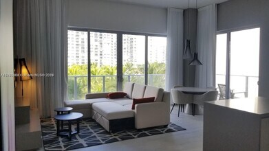 Building Photo - 4010 S Ocean Dr