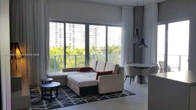 Building Photo - 4010 S Ocean Dr