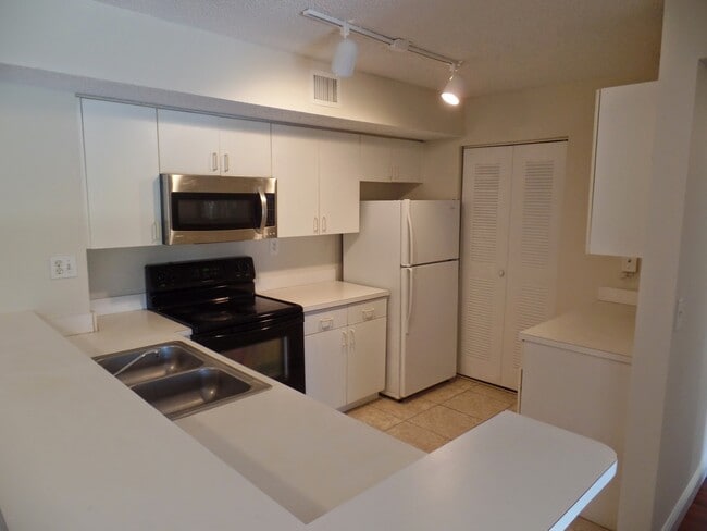 Building Photo - 3844 Lyons Rd