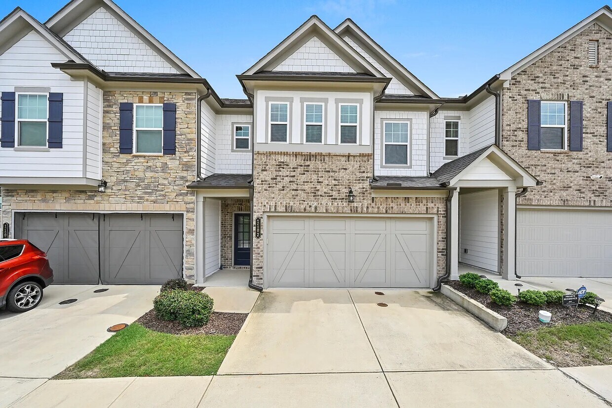 Foto principal - 1102 Lossie Ln