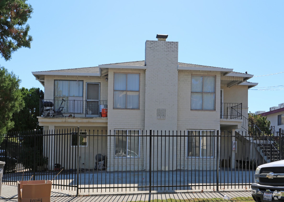 Building Photo - 1844 Robin Ln
