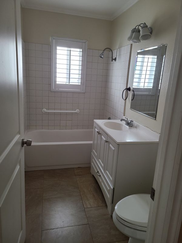 Foto del edificio - 15720 Rose Ln