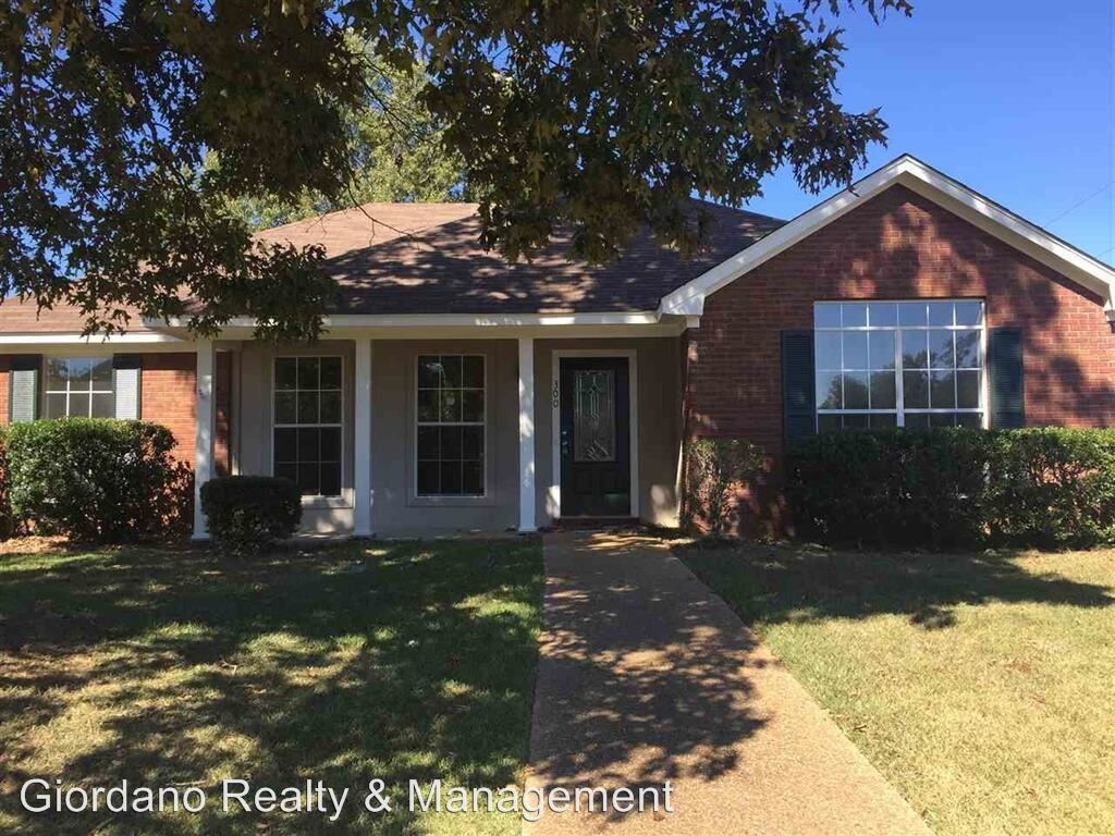 Primary Photo - 3 br, 2 bath House - 300 White Oak Dr