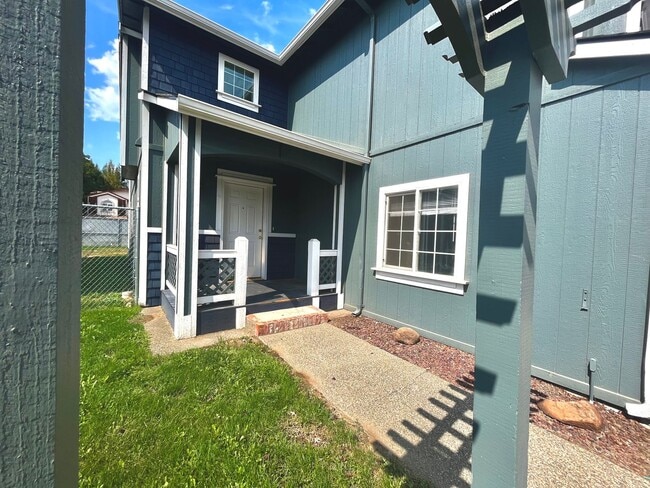 Building Photo - 2105 Yellowstone St