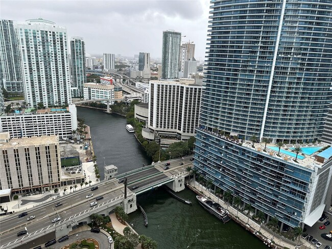 Foto del edificio - 465 Brickell Ave