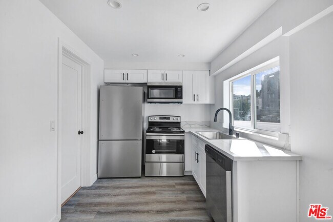 Foto del edificio - 1610 S Beverly Glen Blvd