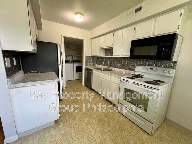 Building Photo - 638 Lancaster Ct