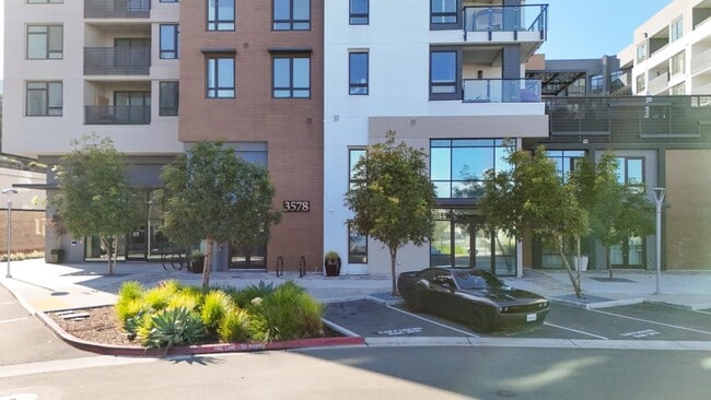 Building Photo - 3578 Rambla Pl