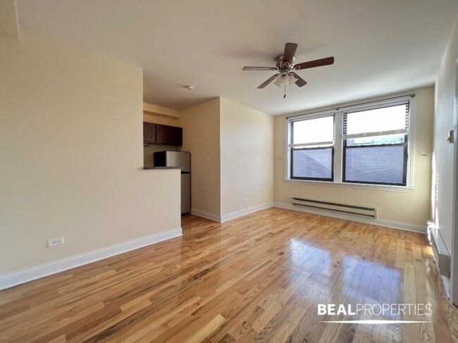 Foto del edificio - 0 bedroom in CHICAGO IL 60614