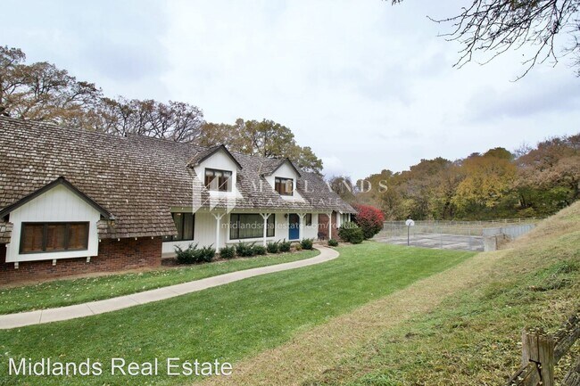 Building Photo - 5 br, 3 bath House - 810 Skyline Drive