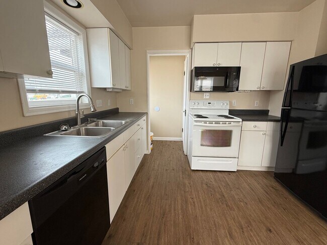 Foto del edificio - Now renting 3 bedroom House