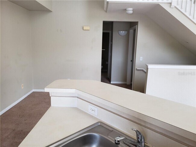 Building Photo - 9021 Lee Vista Blvd