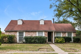 Building Photo - 401 Rainier St