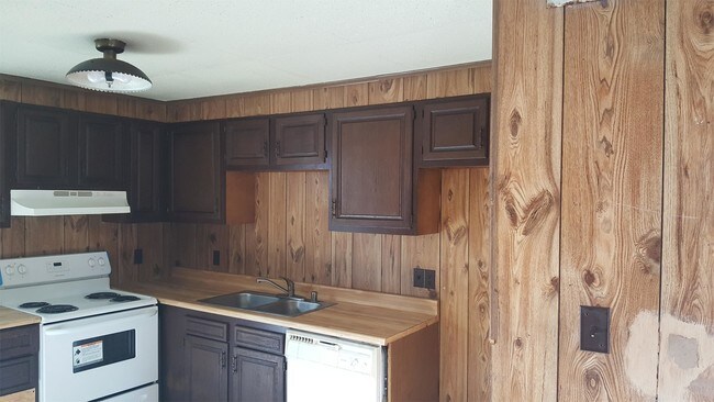Building Photo - 445 Treetop Dr