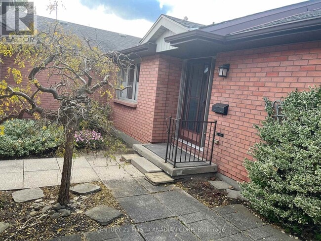 Building Photo - 55 Fiddlers Green Rd