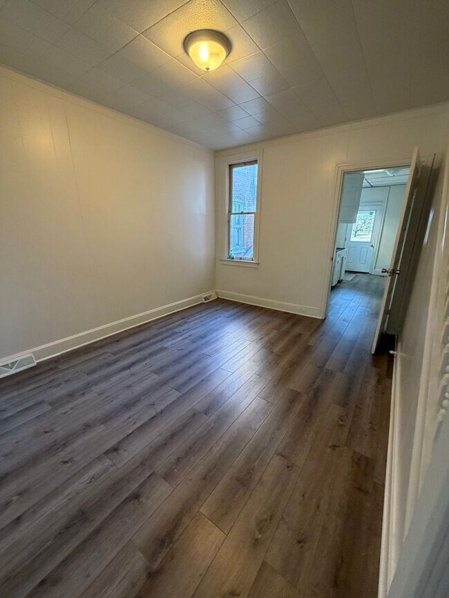 Foto del edificio - Three bedroom one bath home close route 30