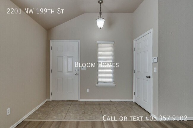 Foto del edificio - 2201 NW 199th St