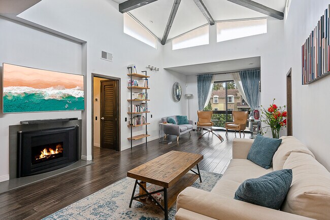 Foto del edificio - 2175 S Beverly Glen Blvd