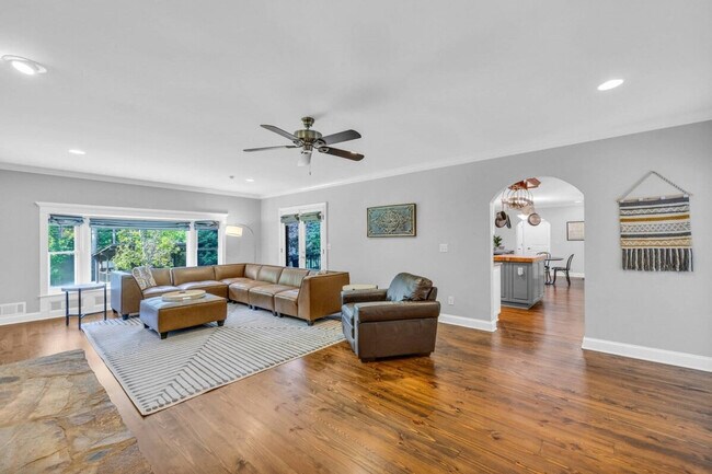 Building Photo - 115 Wexford Pl