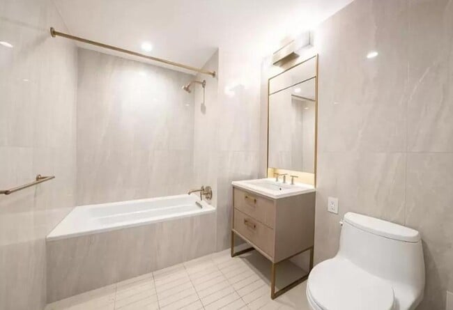 Building Photo - 2 bedroom in Queens NY 11101