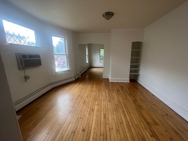 Foto del edificio - 681 NE Lowry Ave