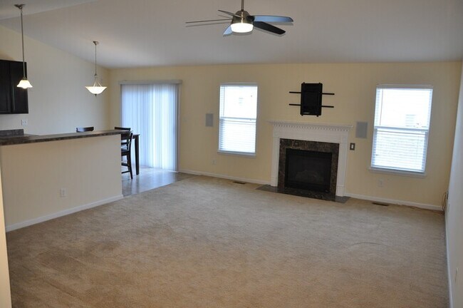 Foto del edificio - 2 bedroom 2 bath home for rent with 2 car garage, very nice